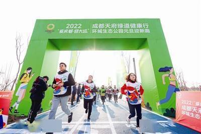 生活|市民绿道跑步迎新年 向着2022奋进