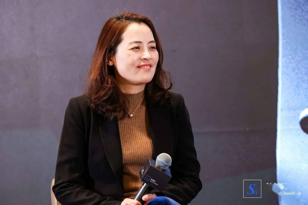 股权_公司_周丽霞