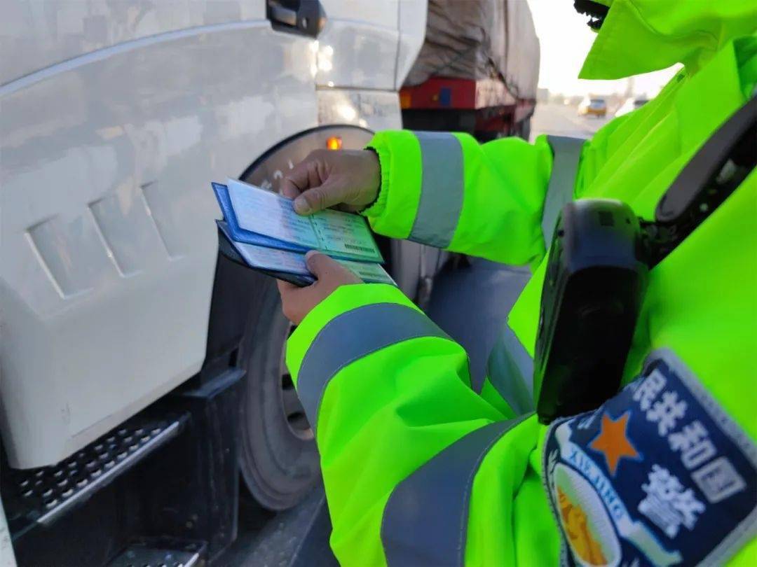 元旦我在岗|洮南公安交巡警坚守岗位确保道路畅通_重点_交通_辖区