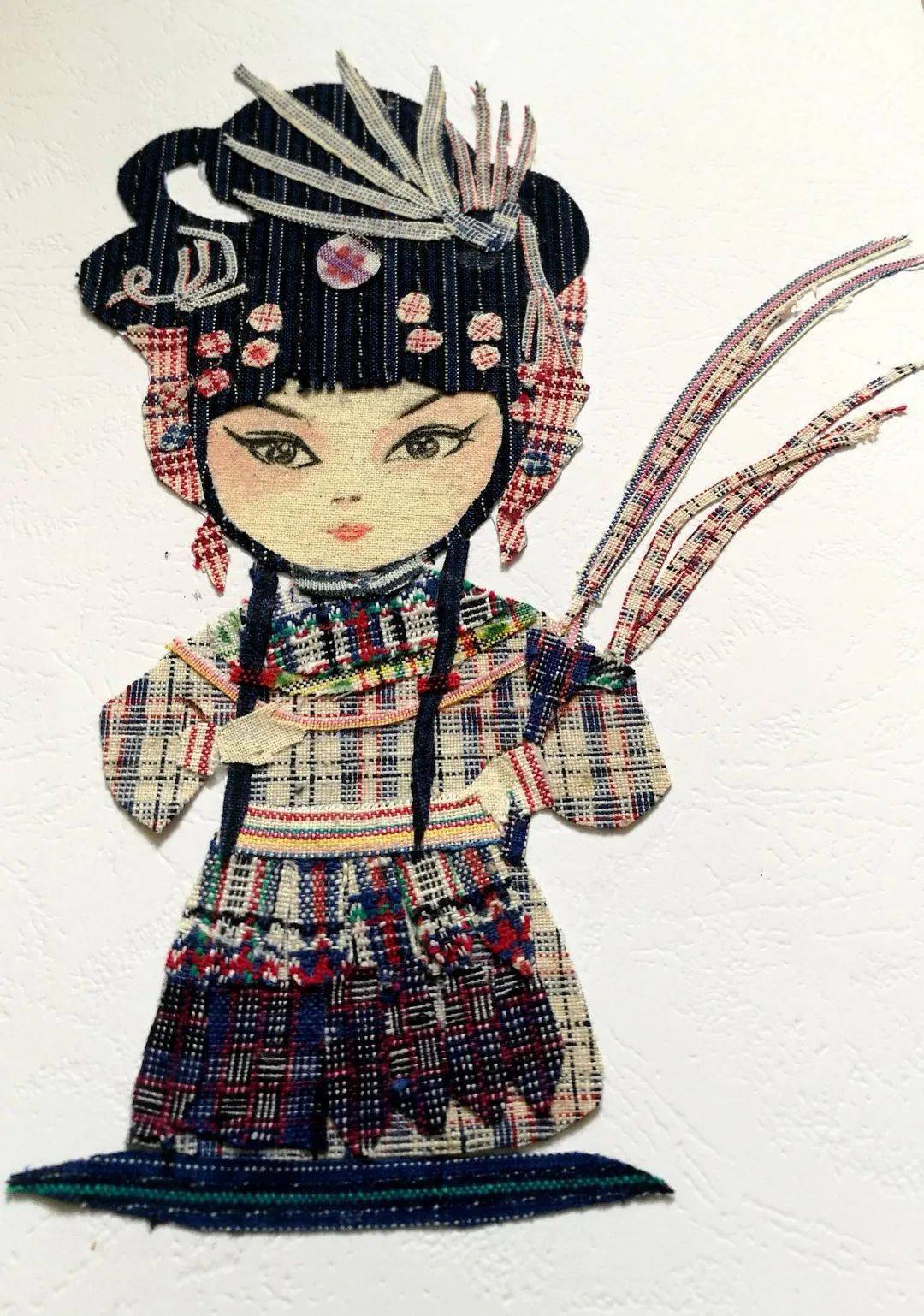 其中土布贴画与京剧的融合尤为亮眼.