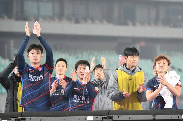 尹聪耀|中超：重庆两江竞技队胜武汉队 成功保级