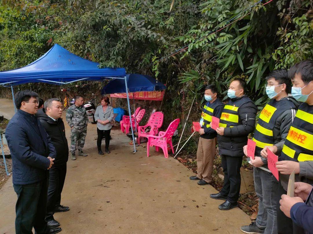 (县长覃万宁到新大新酒店隔离点慰问值守人员)(县委书记高贤斌到隘江