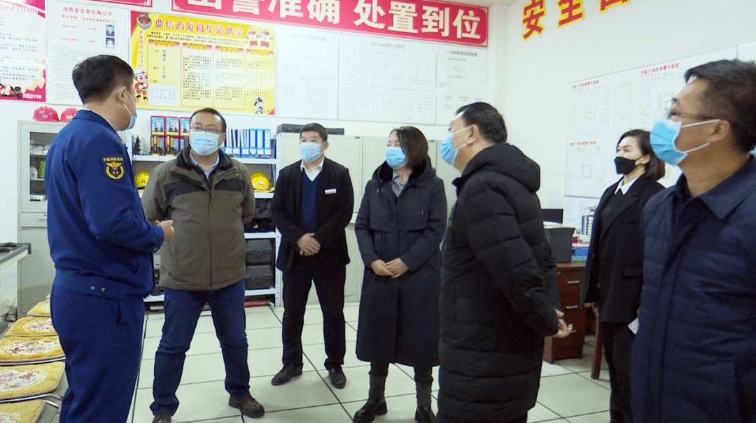 1月2日,县长杨家佳,县委常委,副县长王秀华深入部分商超检查消防安全