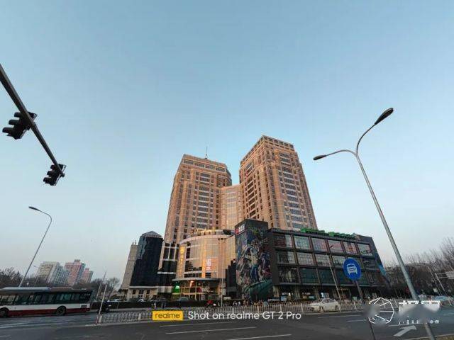 旗舰|3699起售！最广超广角，影像大升级！realme“纸”手机上手体验