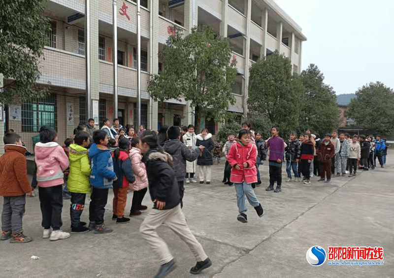 隆回县|隆回县花门街道石门完全小学举行集体跳绳比赛