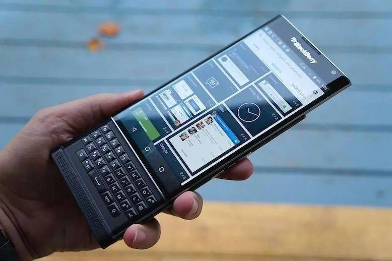 手机|BlackBerry OS 设备将终止服务支持，手里的黑莓「没用」了