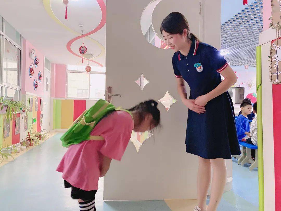 礼仪教育幼开始培养文明小天使