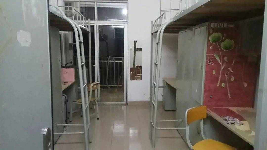 五邑大学的宿舍图片