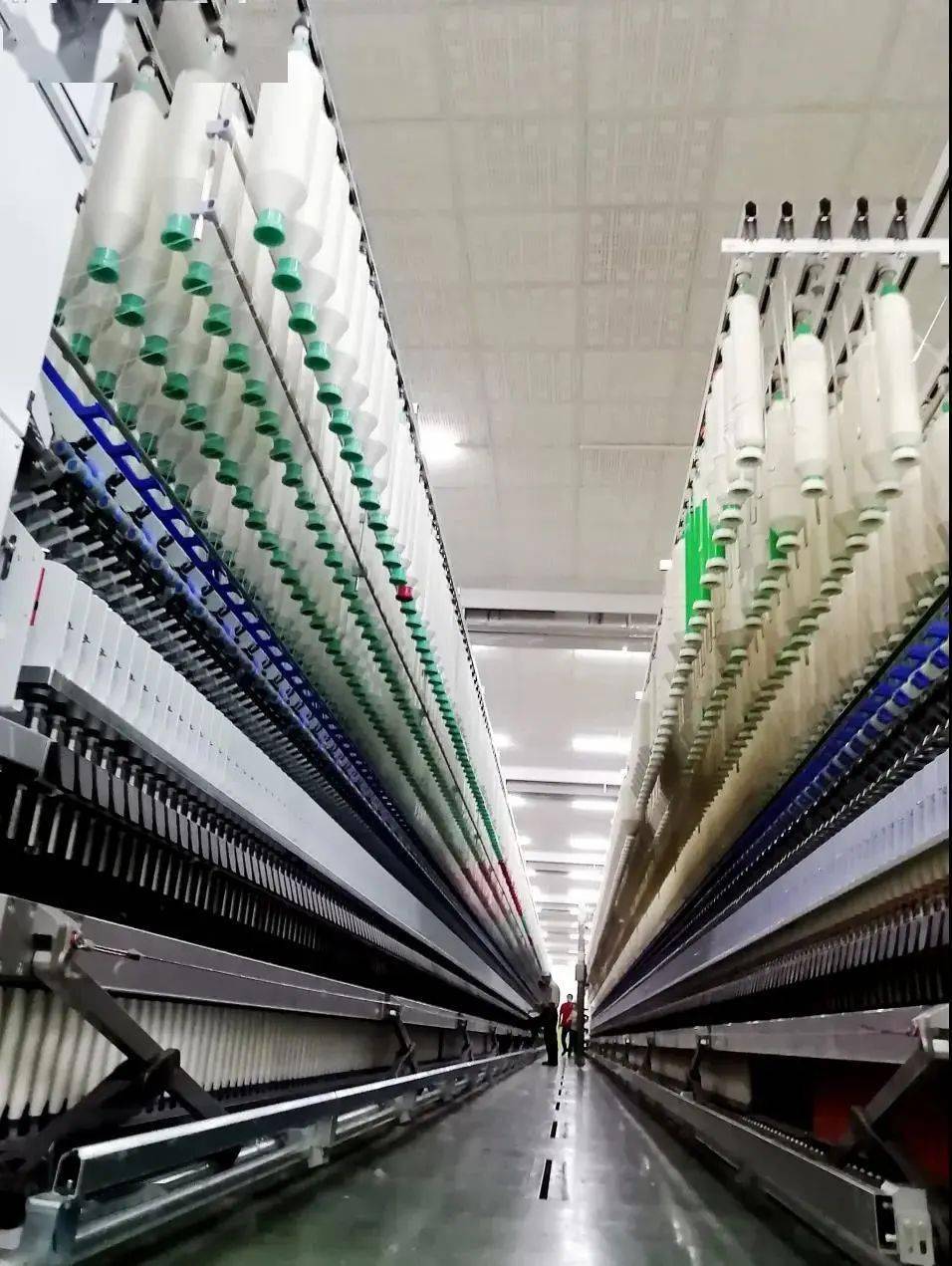 10台德国进口的专件,在国内组装的青泽细纱机已完成安装,其中5台在