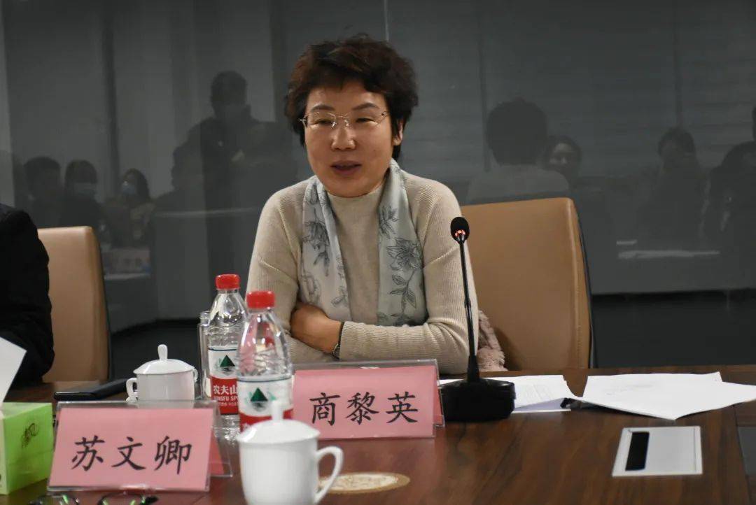 我区邀请两代表一委员召开开门听建议座谈会