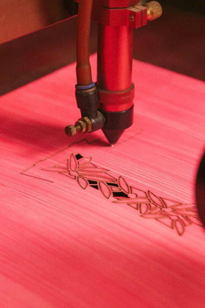 粉色|90后“纸做的艺术家”陈粉丸：纸刻时光，空竹存忆