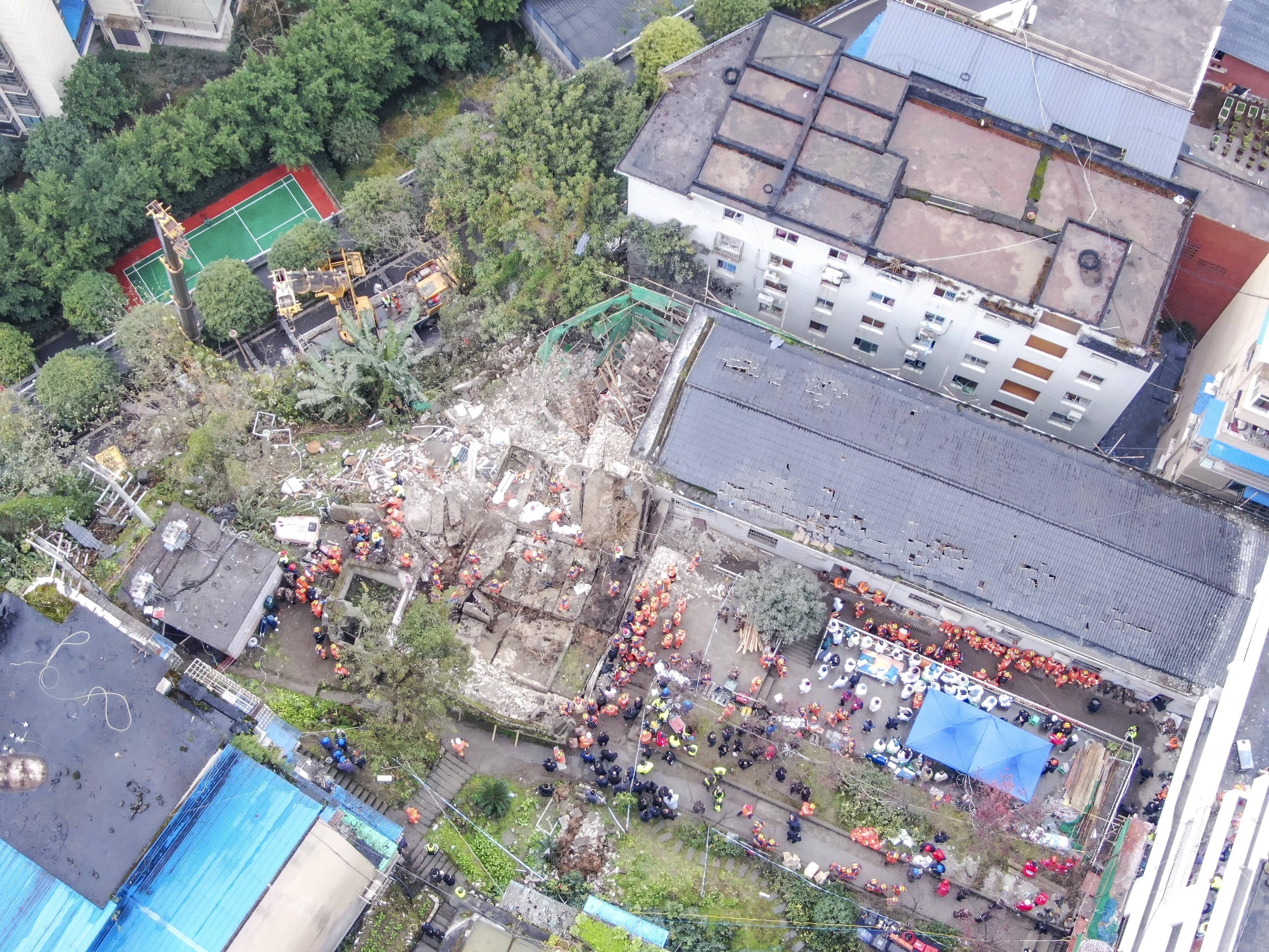 重庆武隆一食堂发生垮塌20余人被困