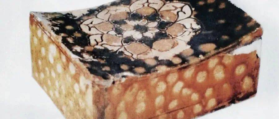 书枕？脉枕？还是头枕？——唐三彩枕形器的再思考_搜狐网