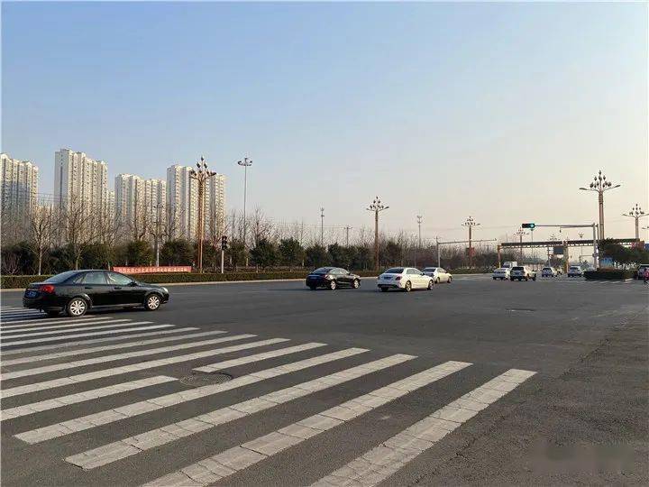 定州这个路口有交通信号灯了市民出行更安全