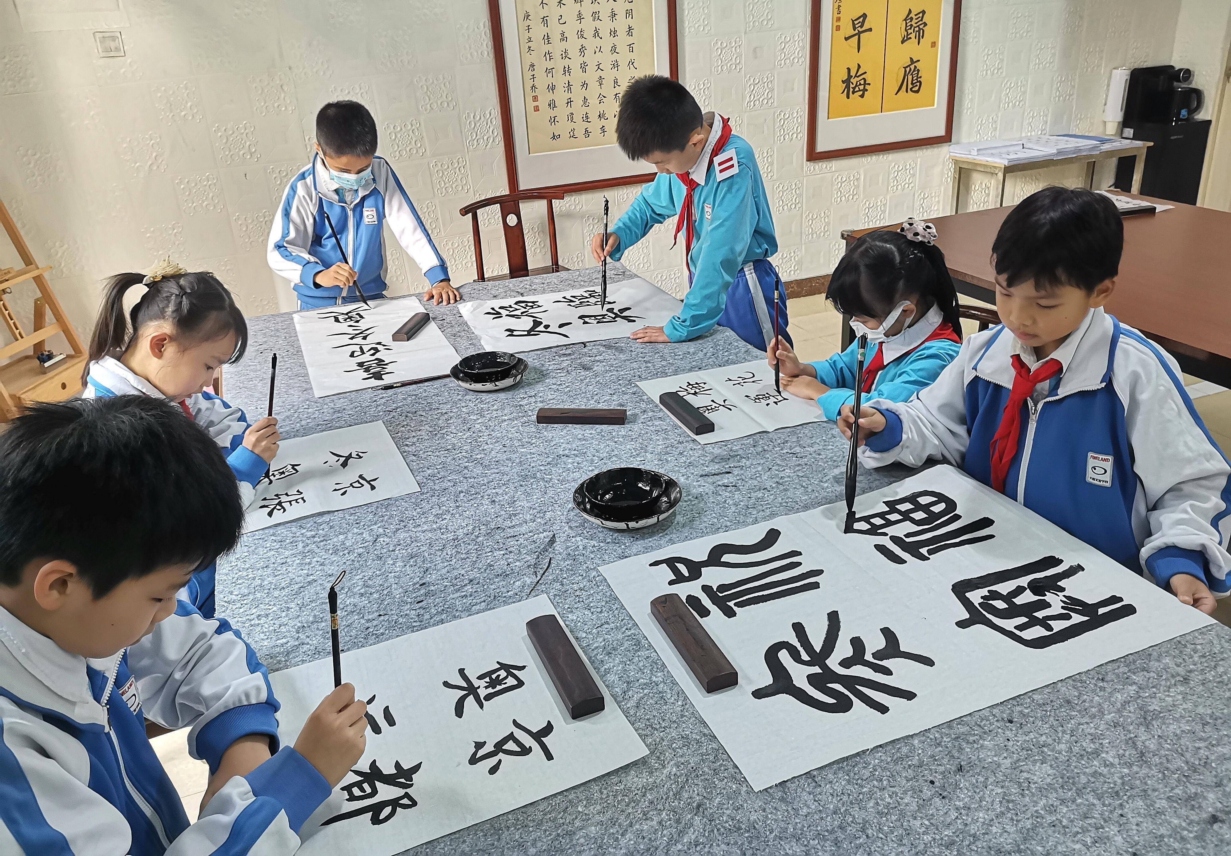 书法撑冬奥 广州小学生挥毫泼墨祝福北京冬奥会