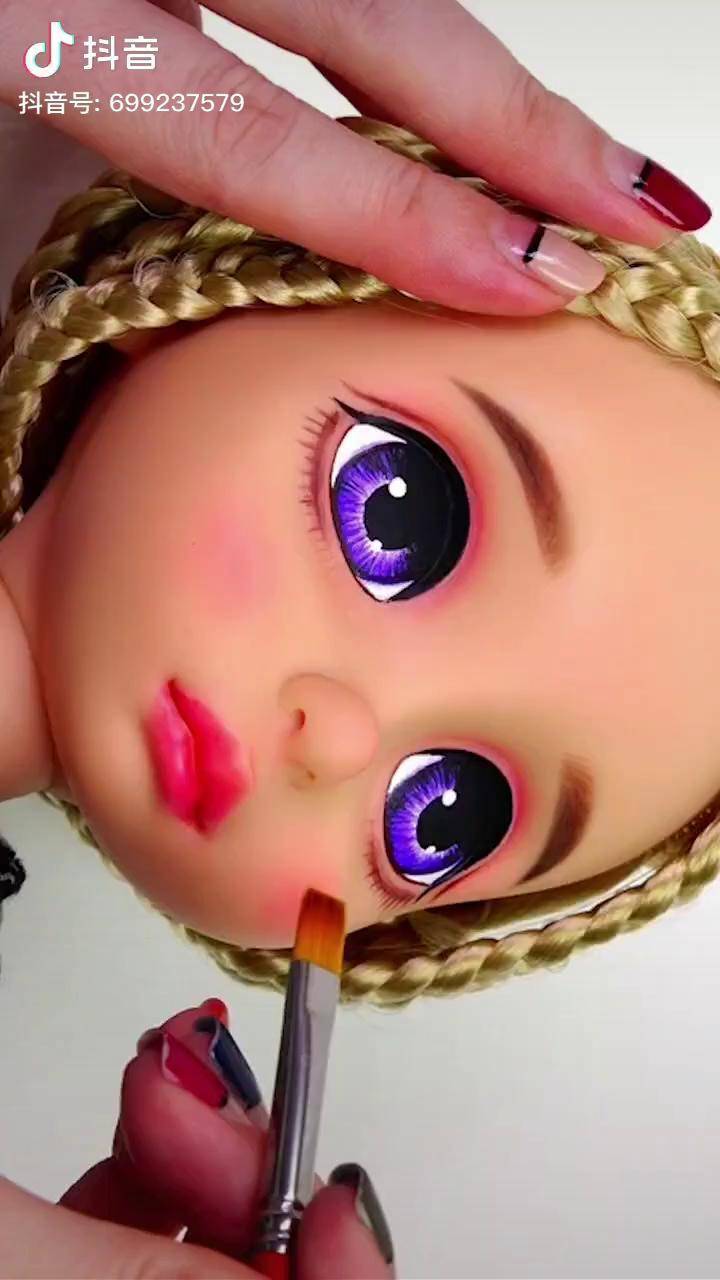 大头娃娃改妆改妆芭比娃娃知识创作人