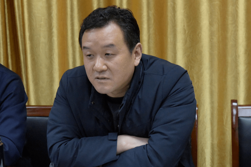 部分政协常委针对提案办理情况进行发言县委常委,常务副县长袁俊峰