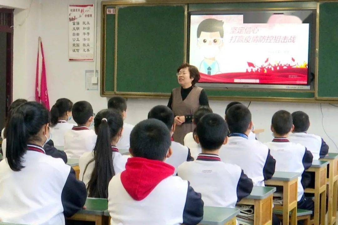 为全面做好常态化疫情防控工作,石河子第三中学多措并举,采取线上线下