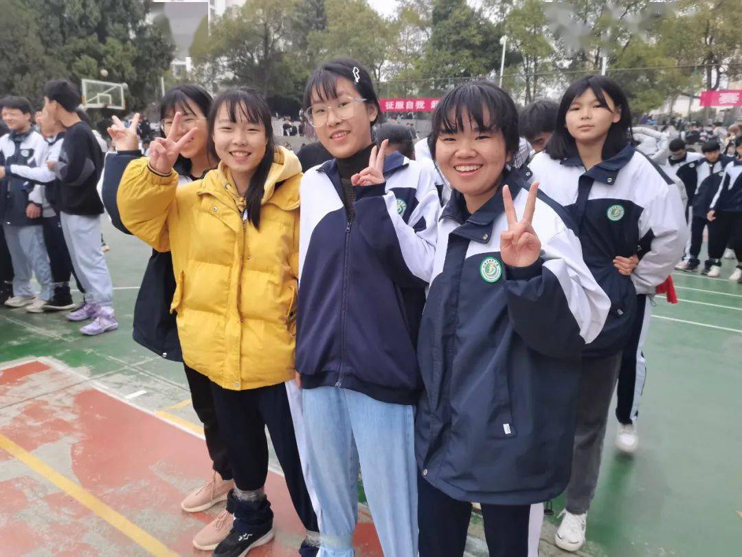 青春正燃活力无限走进信丰中学第六十二届田径运动会暨第十届体育节