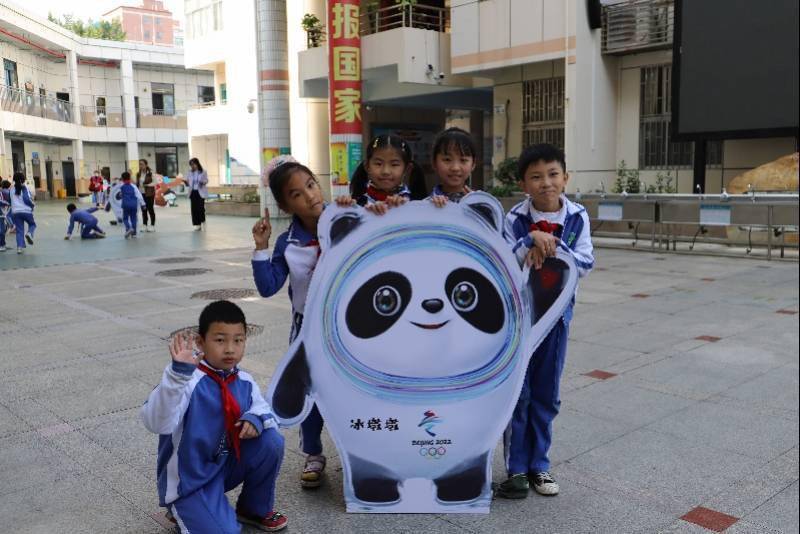 冬奥|这所学校把期末考试变成“主题公园”，校长都来当吉祥物