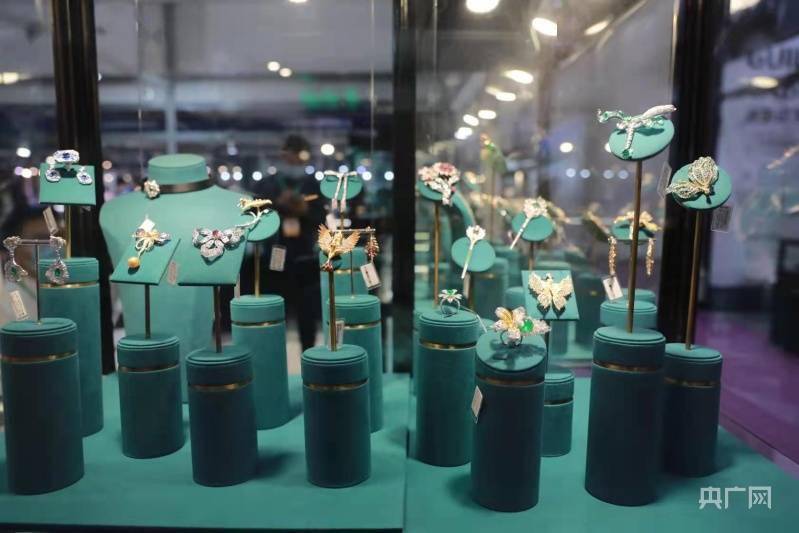 【组图】2022世界珠宝发展大会暨海南国际珠宝展开幕 璀璨珠宝赏心悦