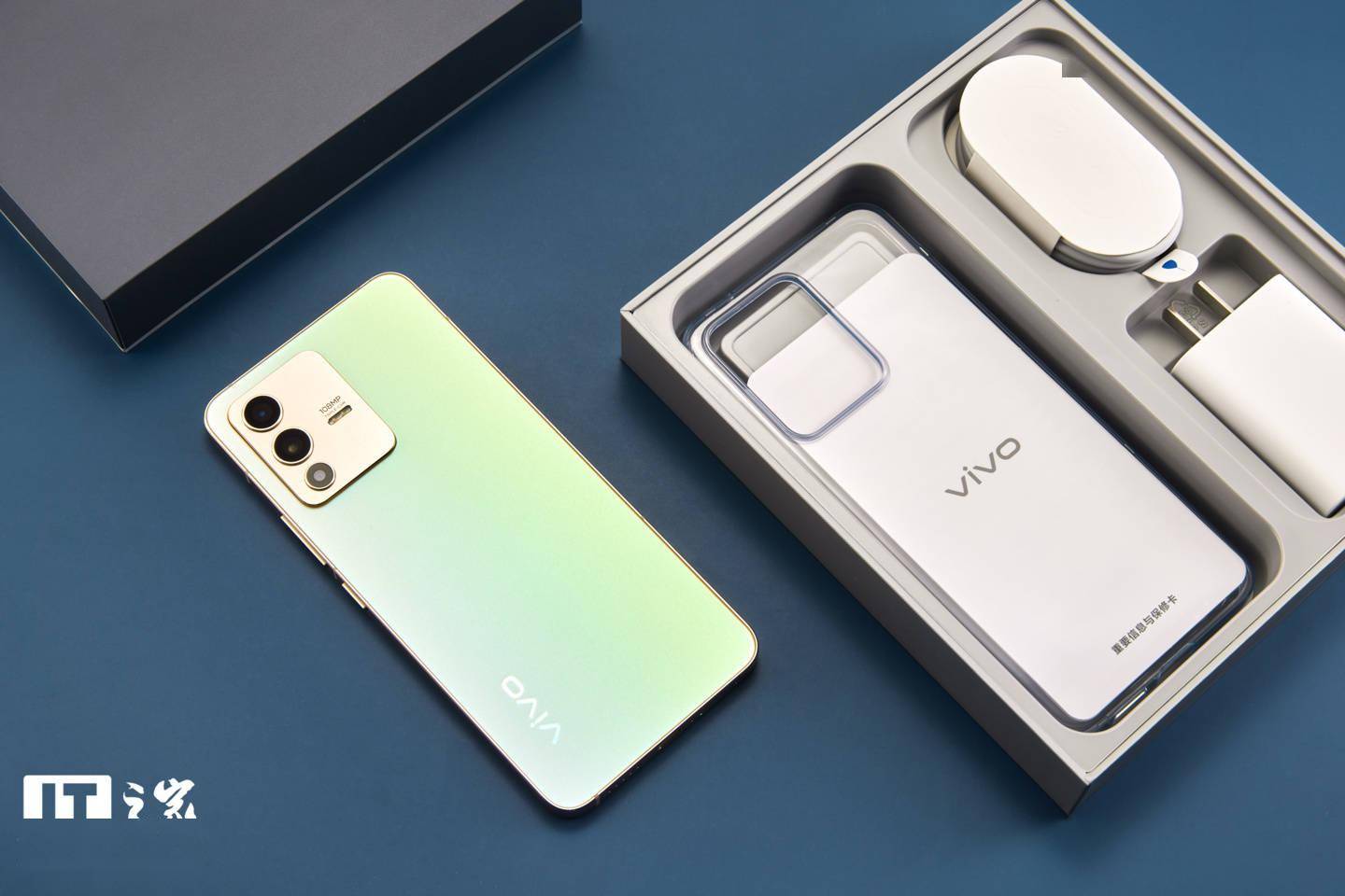 阳光|【IT之家开箱】vivo S12手机图赏：亮面直边中框