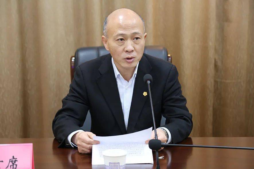 区人大常委会党组副书记吴建明,区委常委,副区长何国清,区监察委员会