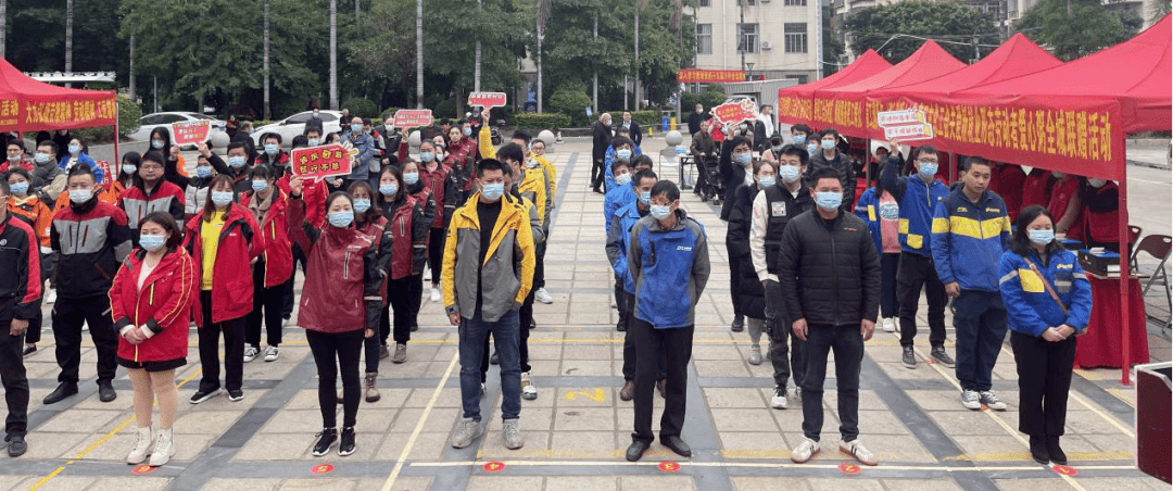 市邮政管理局副局长郭建龙为福建德邦物流有限公司莆田工会委员会授牌