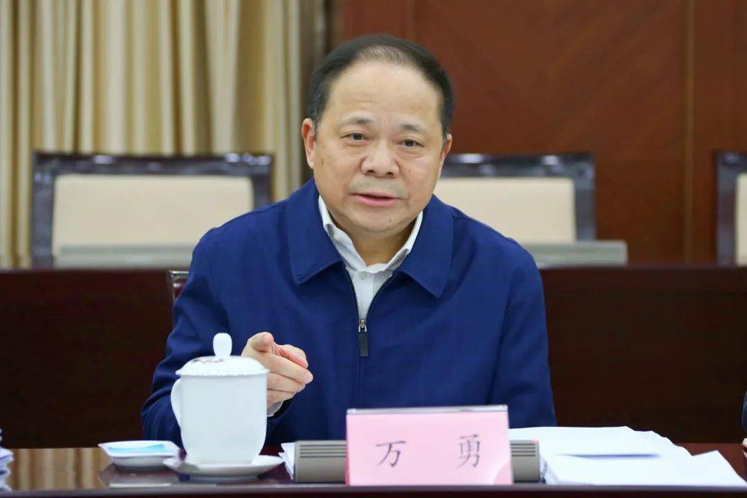 万勇强调坚持稳中求进奋力实现开局企稳复元打平再续精彩