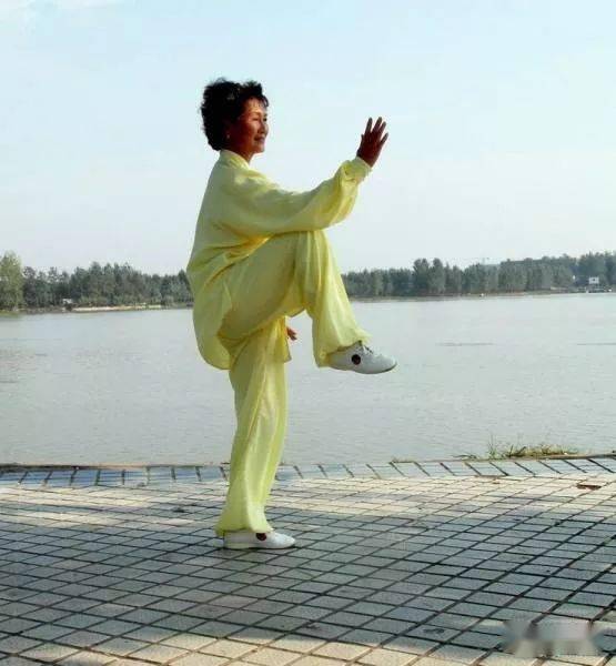 太极金鸡独立1分钟好处超乎想象强烈推荐