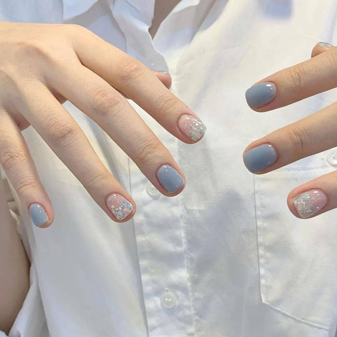 灰蓝色美甲是真好看~_风尚_专业_情感
