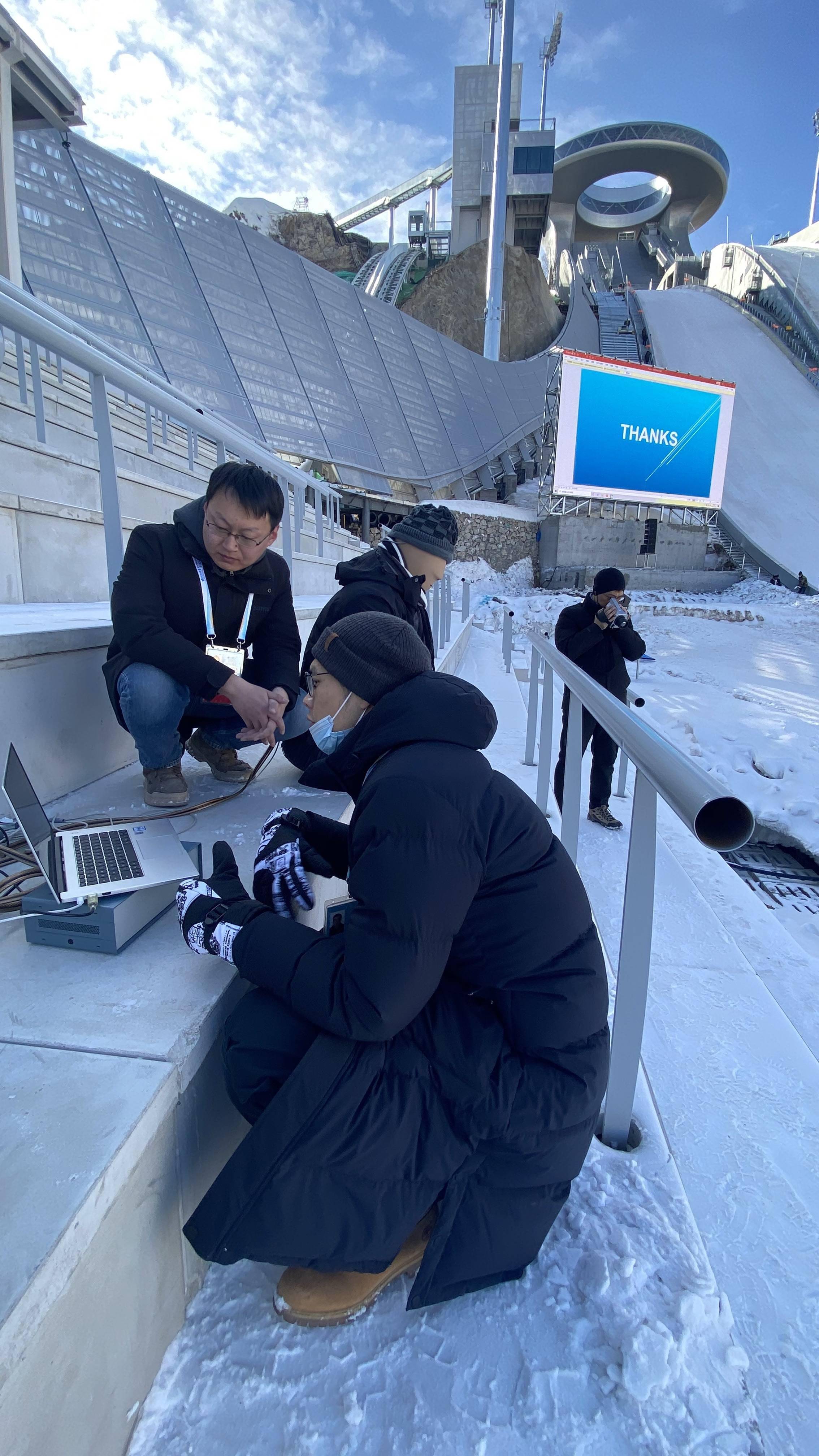 团队|清华大学曹彬团队︱为冰雪运动研发“智能加热保暖”装备