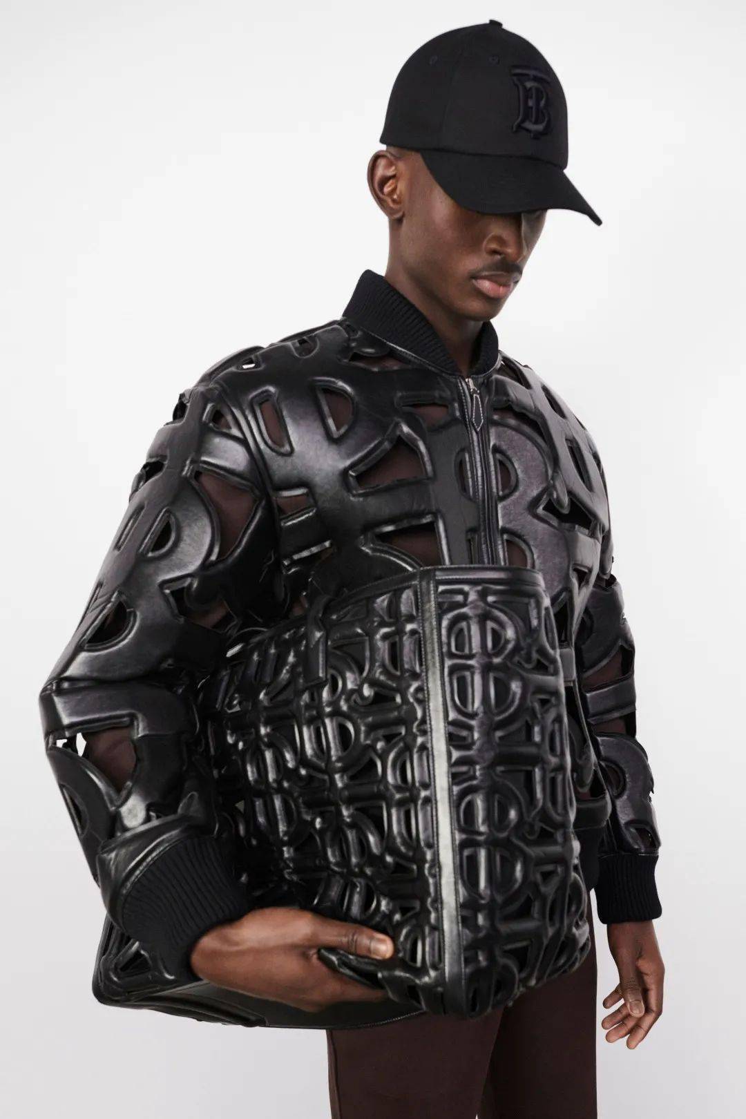 图案 Burberry 22早秋 | 关于疫情之下的设计思考