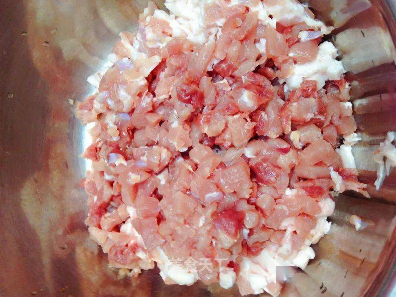 香肠怎么切成条 d62cdcd1cac047ae9d34ea62a351edac.jpeg