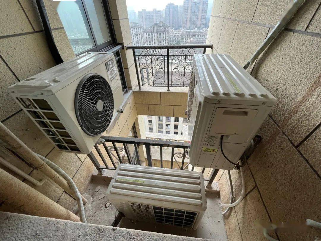 气人空调外机如此霸道安装