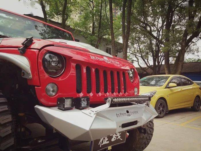 四门红色牧马人改装篇烈焰红马