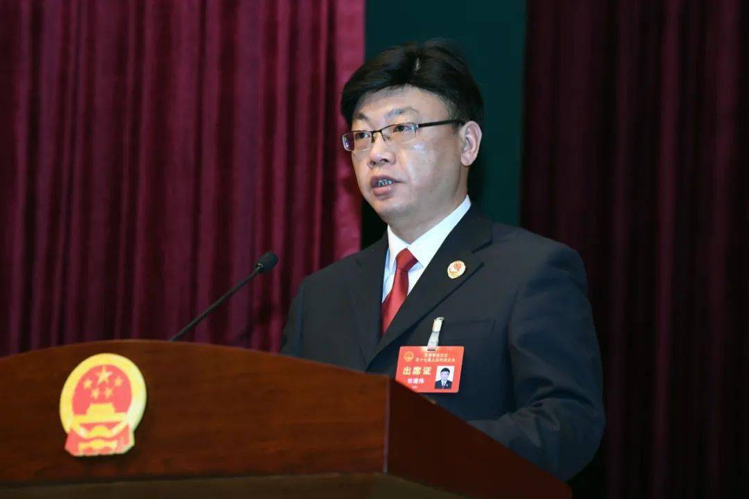 第一次会议上,吴江区检察院党组书记,代检察长杜建伟作检察工作报告