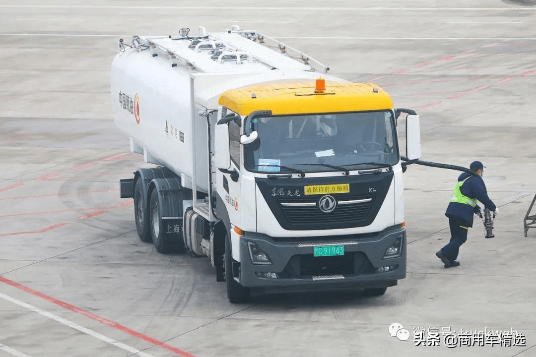 飞机加油车图片 422494d8fdeb4813af041a5891cc1a03.png