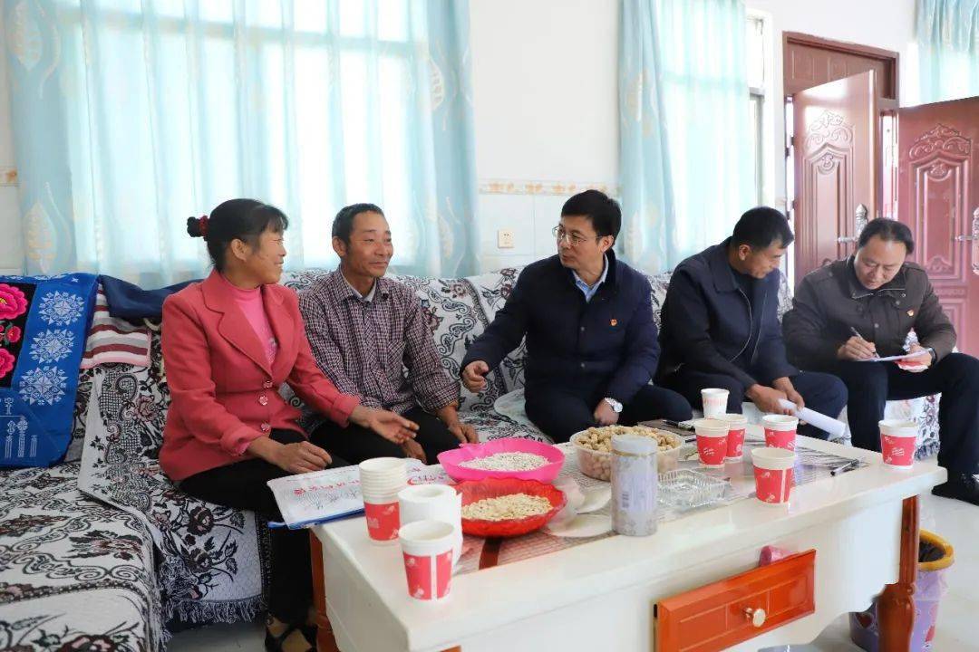 州政府对基层群众的关心关怀,楚雄州政协党组书记赵晓明到牟定县戌街