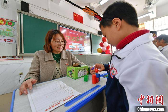 峰尾|福建泉港：小学生游园闯关中完成期末考试