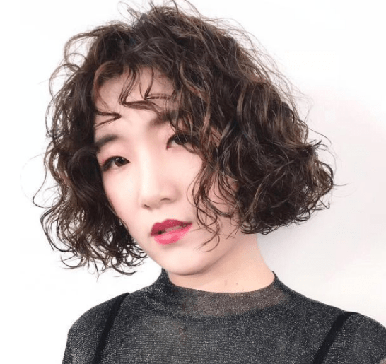 卷发@美女们，你适不适合烫卷发？关键看这3点就懂了！