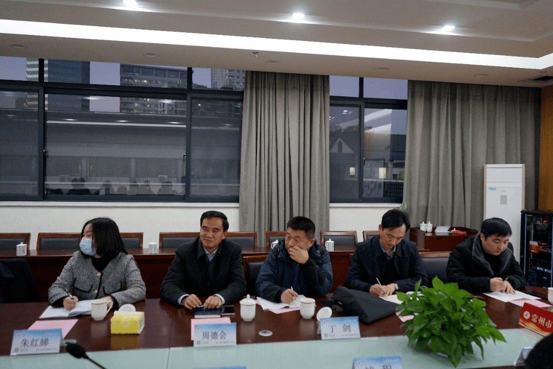 淮安市政府张柏副秘书长一行莅临我校观摩食育中心并举行座谈会_服务