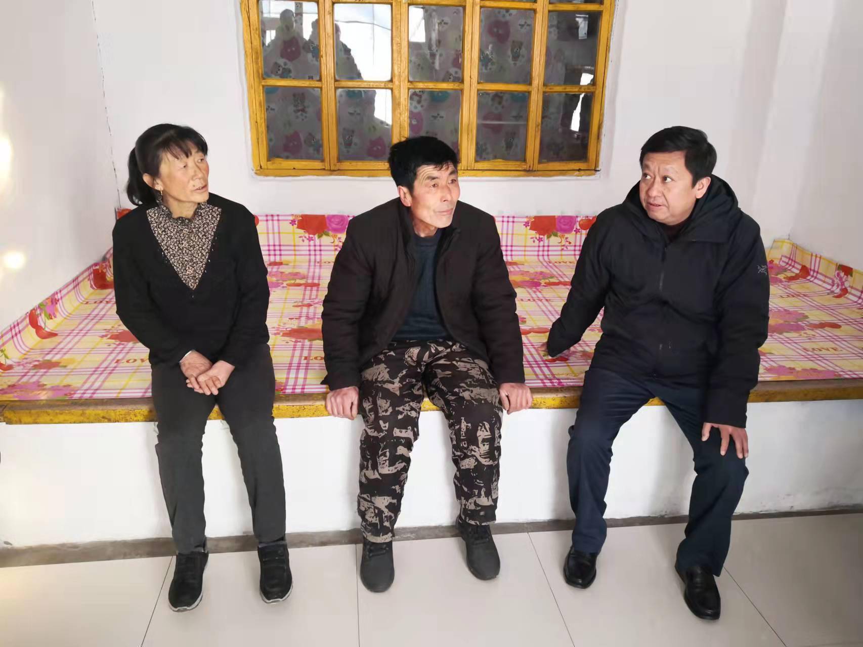 省发展改革委党组书记主任李国强赴大安市三业村走访慰问