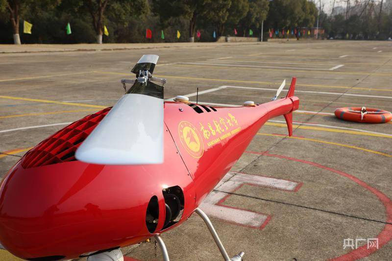江西一高校自主研发设计通用型智能空中机器人成功首飞