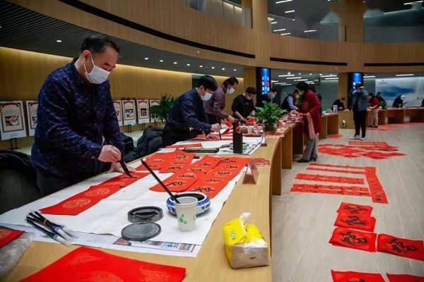 氛围|【冀有年味】“你来读书 我送祝福” 迎新春送春联