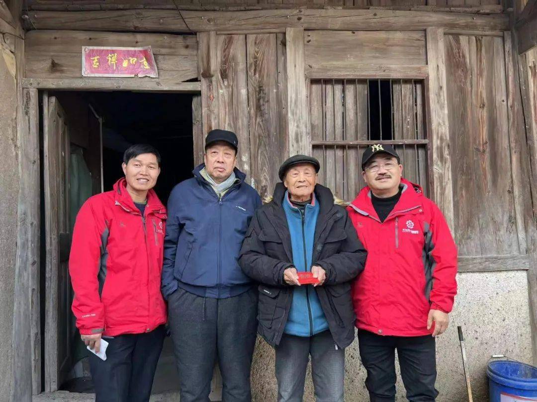 天台老书记娄依兴走访慰问抗战老兵!_娄书记_红心_村民