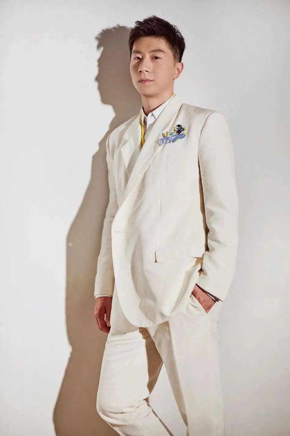 世界乒坛的传奇,球迷的偶像,西装革履,儒雅绅士的马龙「附图」_乒乓球