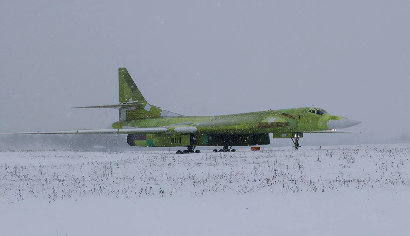 俄空军图160m首飞航程能绕日本4圈普京一口气要了50架