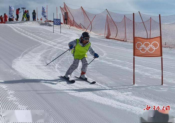 滑雪|兰州小学生雪场竞技 “玩乐”中学技能强体魄炼毅力