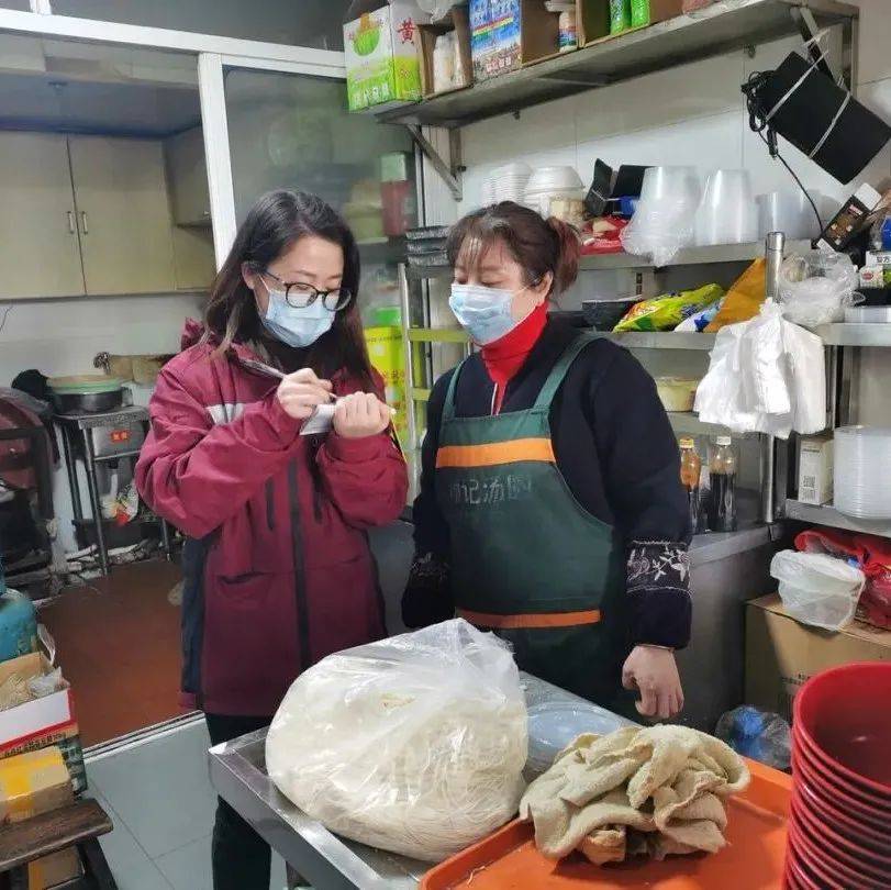 “原谅我忍不住发脾气…”这条留言令人破防!应急流调近两年,半夜1点能收工就很幸福→_采样_工作_场所
